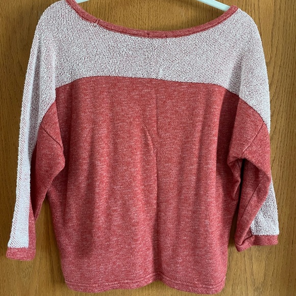 Comfy, light weight top. - Picture 2 of 2